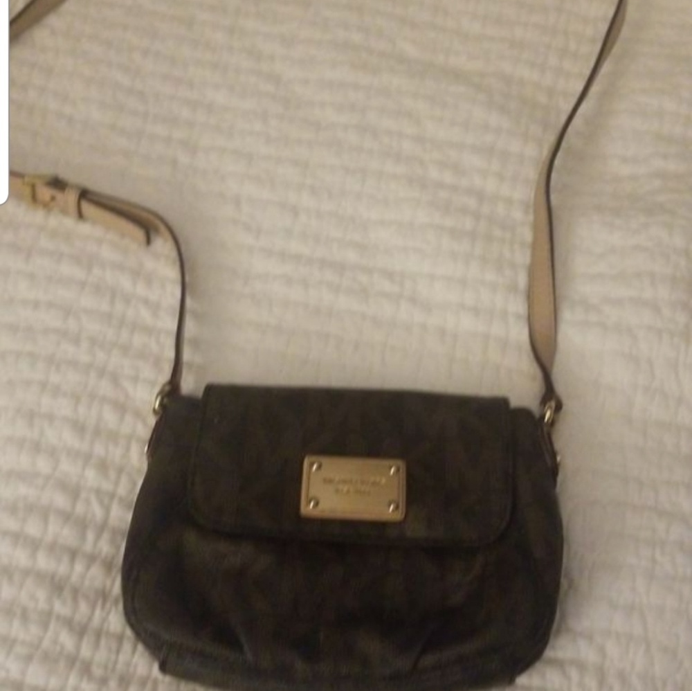 Michael kors crossbody
